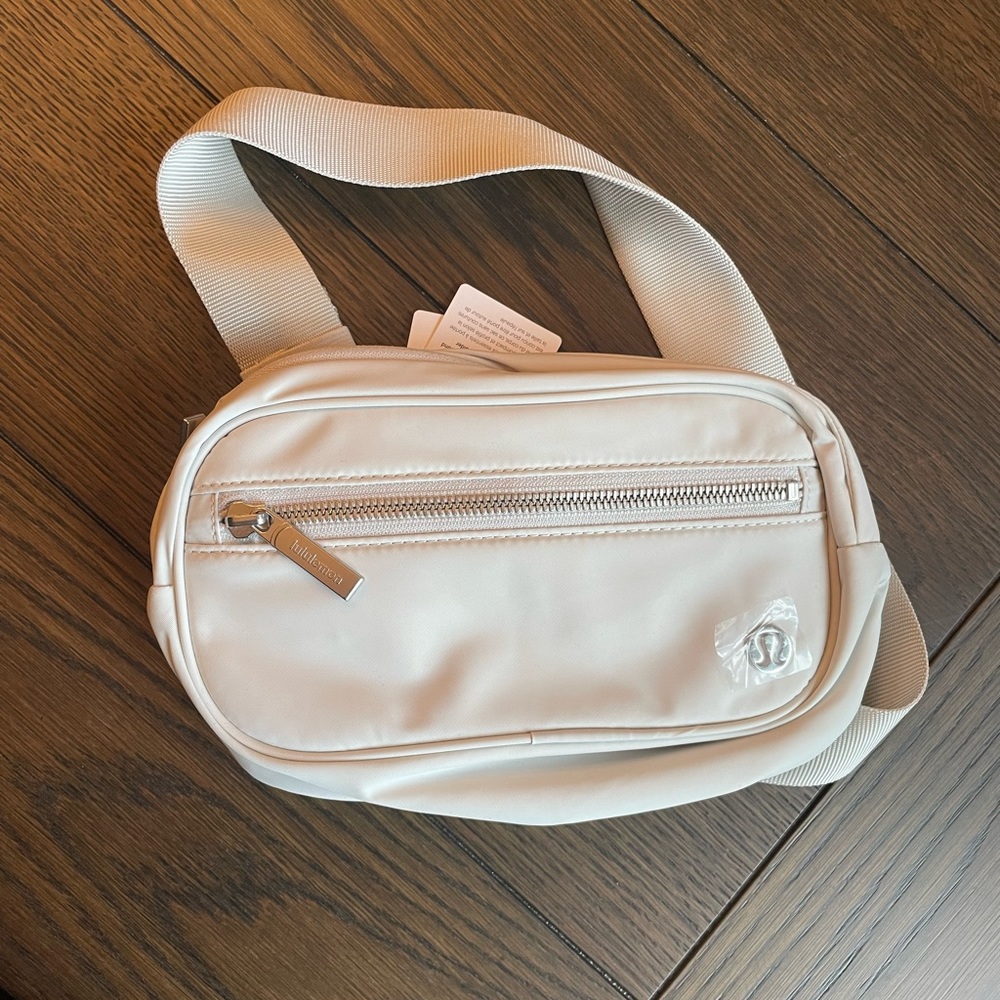 Wunderlust Lululemon belt bag